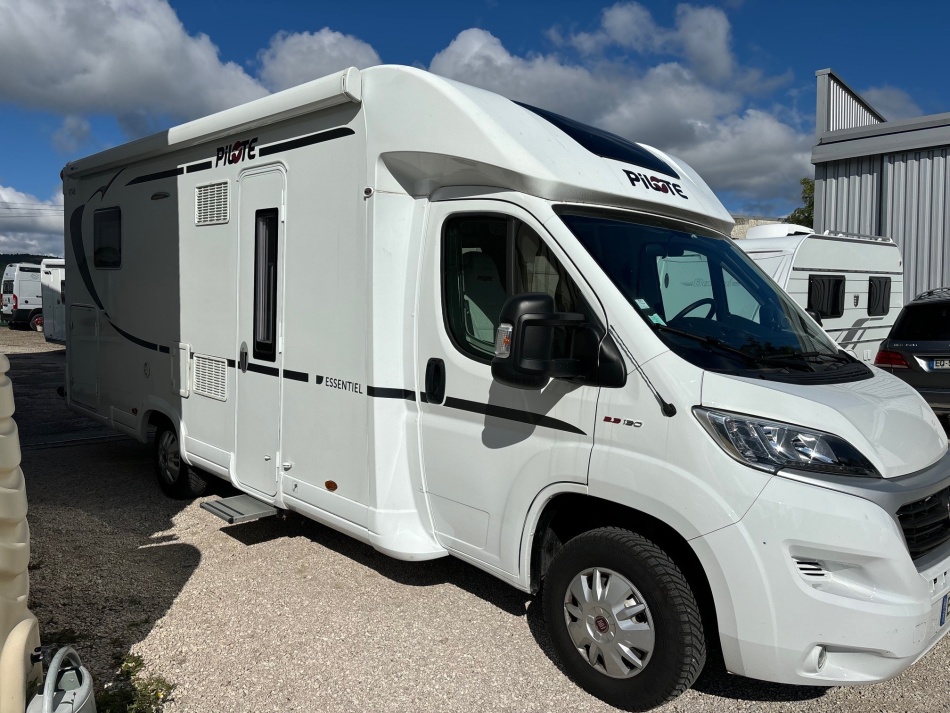 camping car PILOTE ESSENTIEL  P746C  modèle 2018